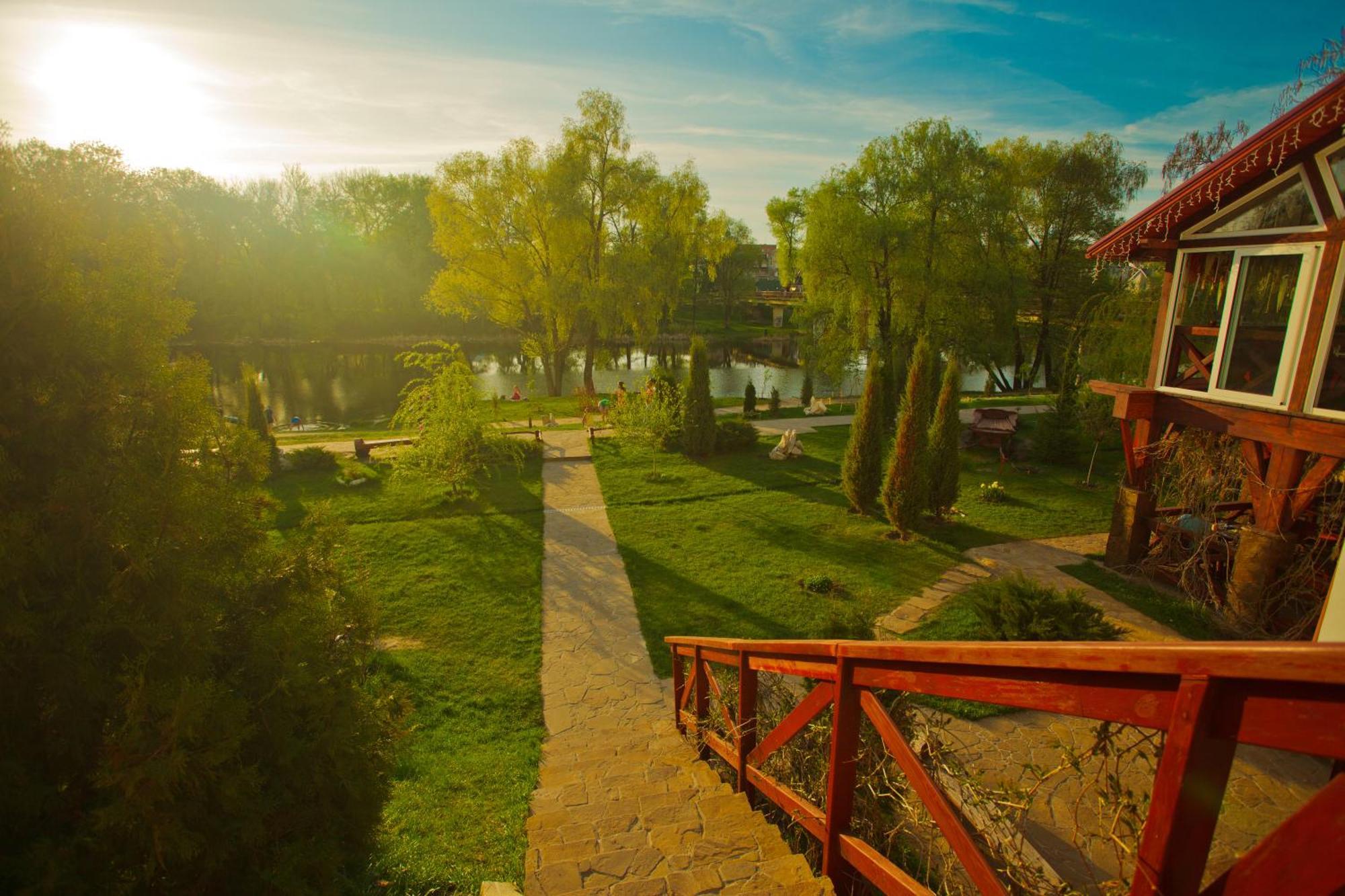 Zdybanka Hotel Szumi Kültér fotó